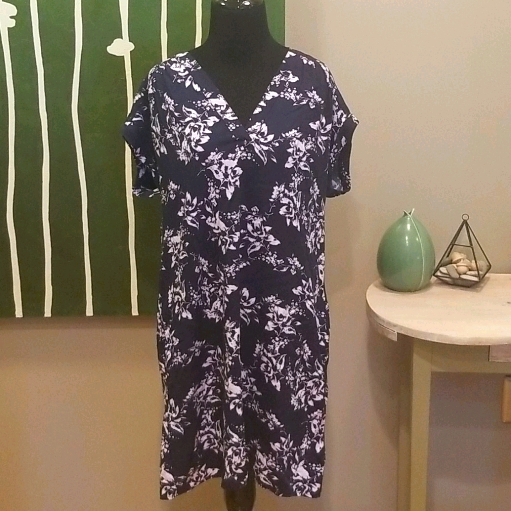 Gap V neck shift dress